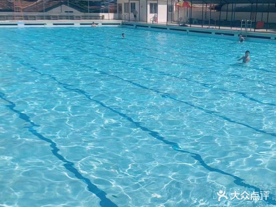 五龙凌新游泳池