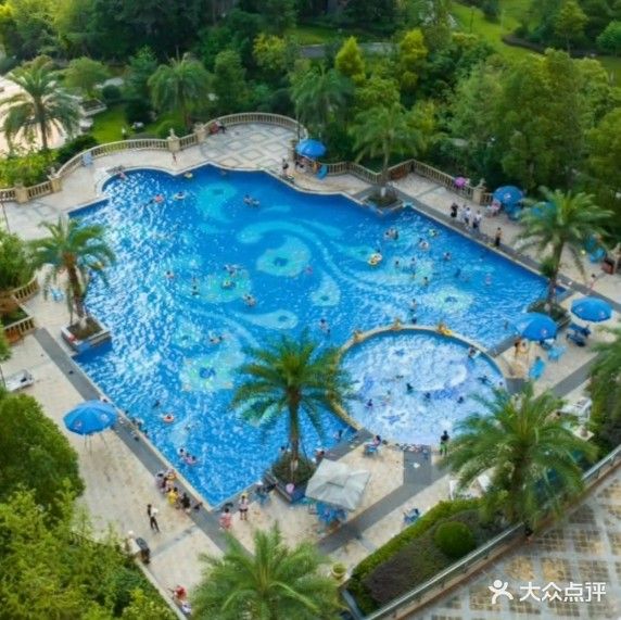 龙湾半岛游泳池