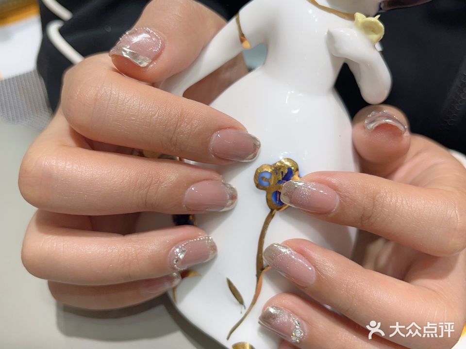 慕茜纹绣美甲