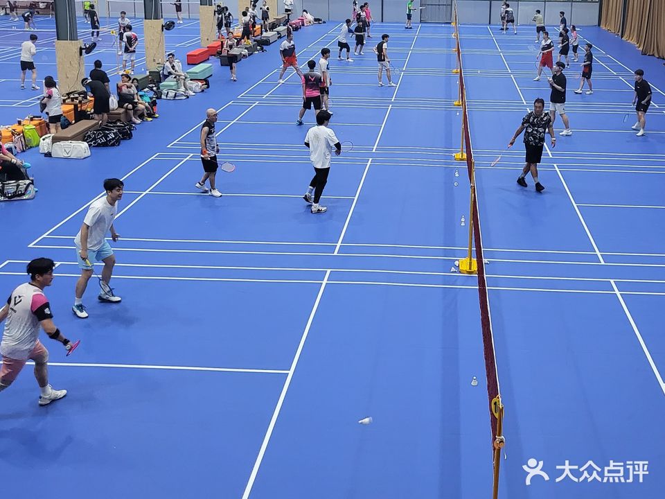 维纳羽毛球馆