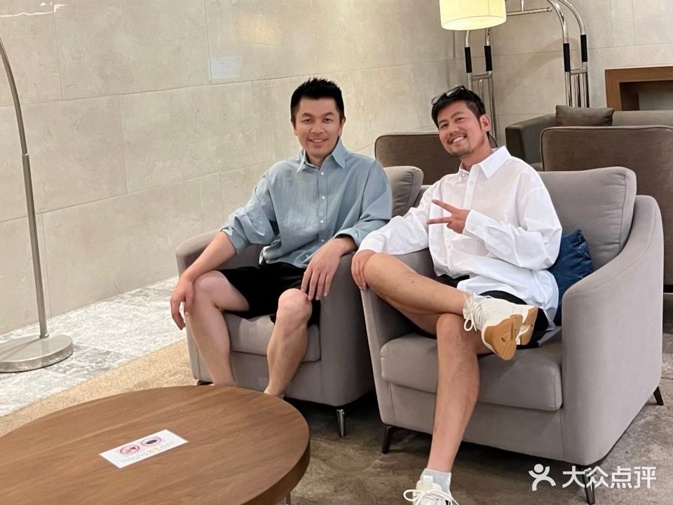 白桦树发型设计(建业总部港店)