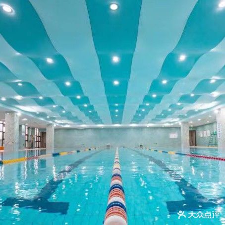 唯万游泳馆(华盈广场店)