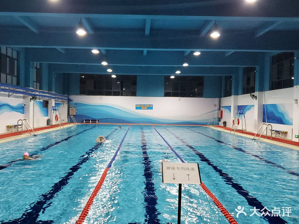 锦鸿花园恒温游泳馆