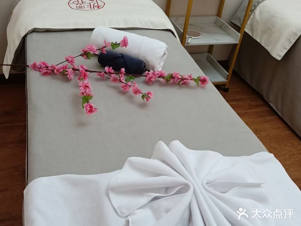 桃花阁美容工作室(中大国际购物中心店)