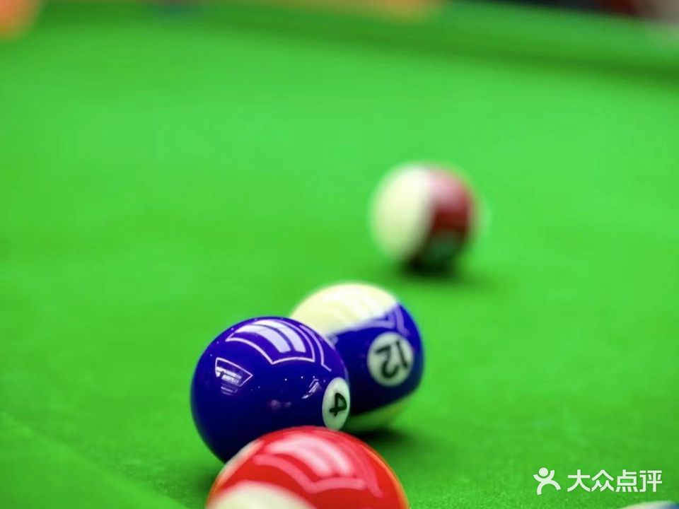 斯登台球俱乐部(万达广场吴忠店)
