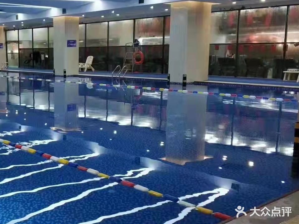 名门恒温游泳健身会所