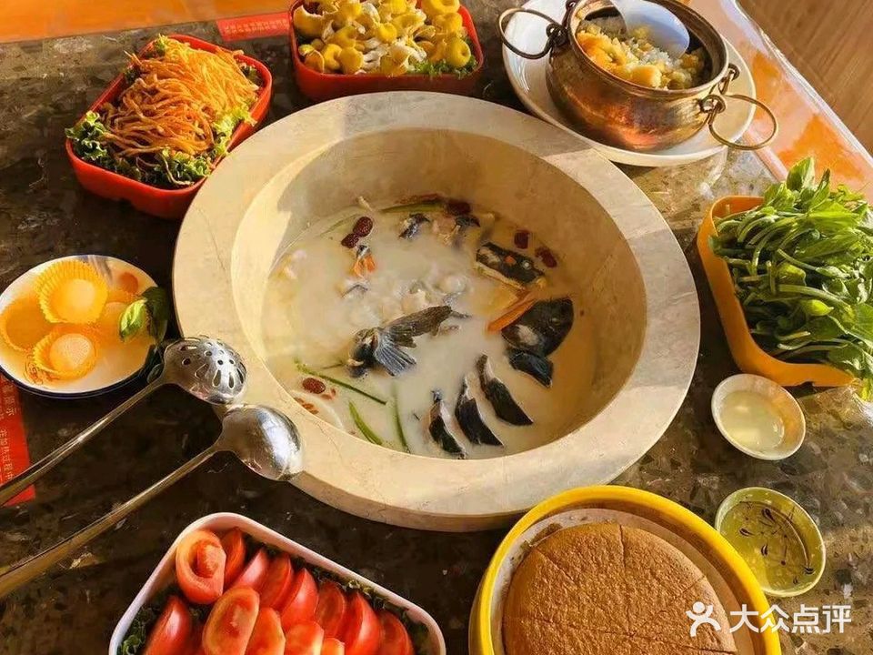湖缘溢香饭庄(仙湖路店)