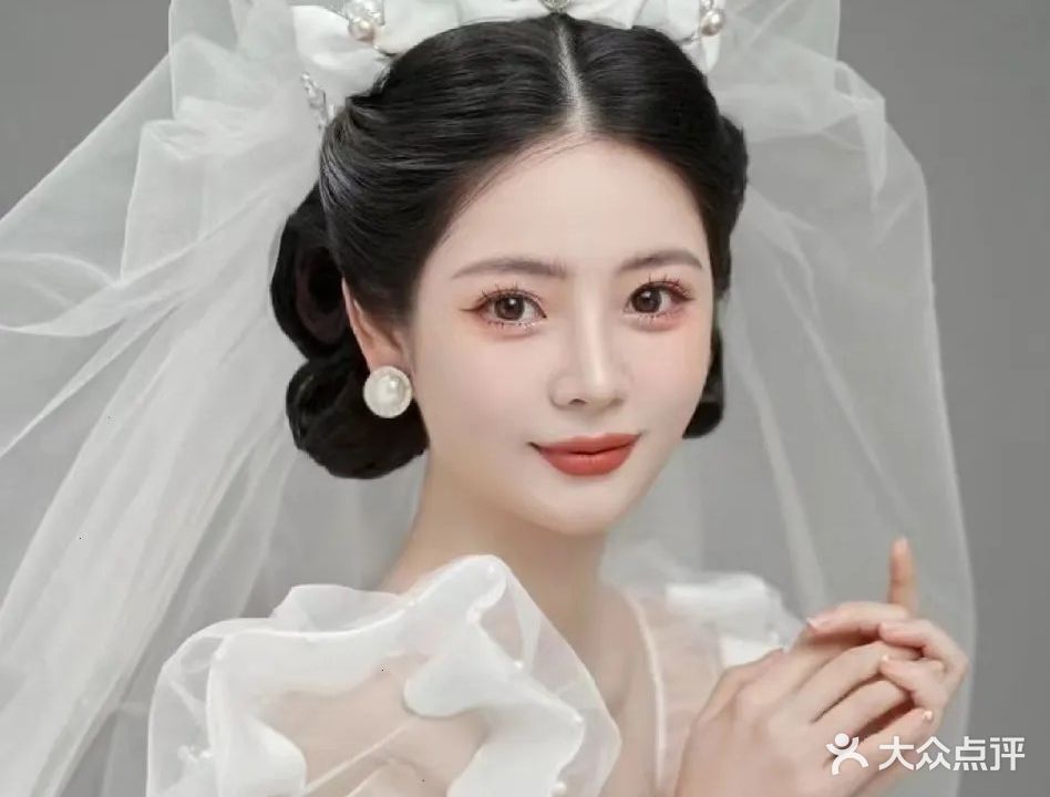 花悦美甲美睫化妆盘发
