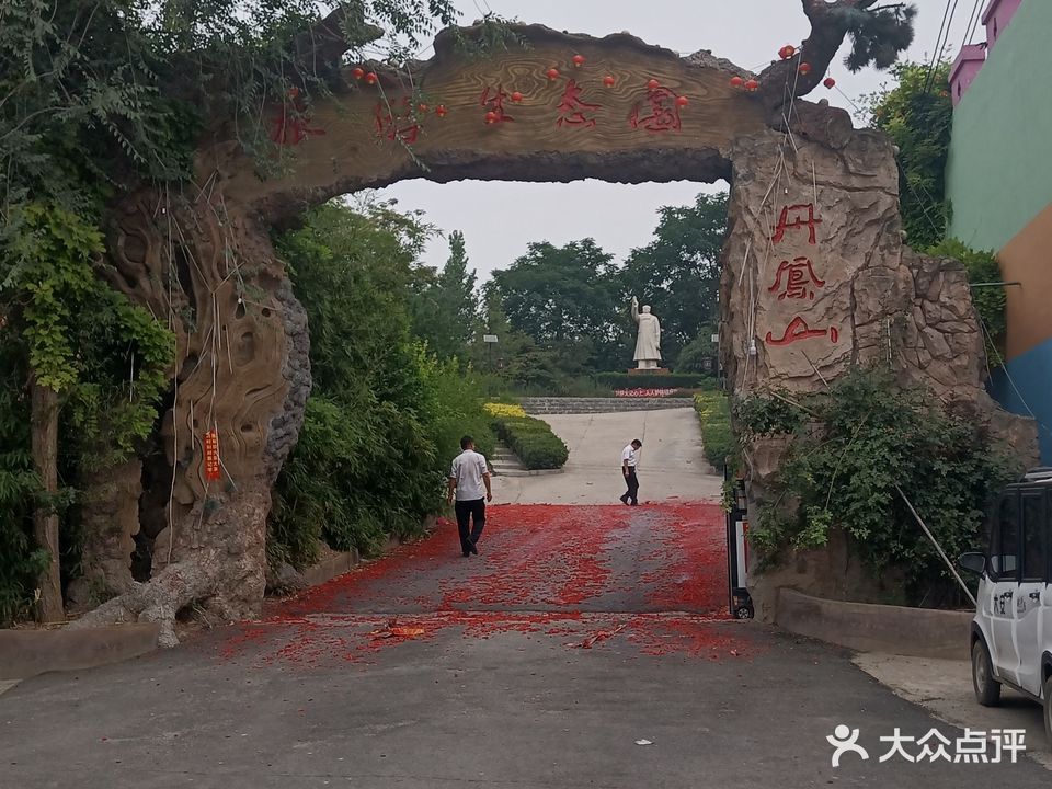 嘉祥县丹凤山游泳馆