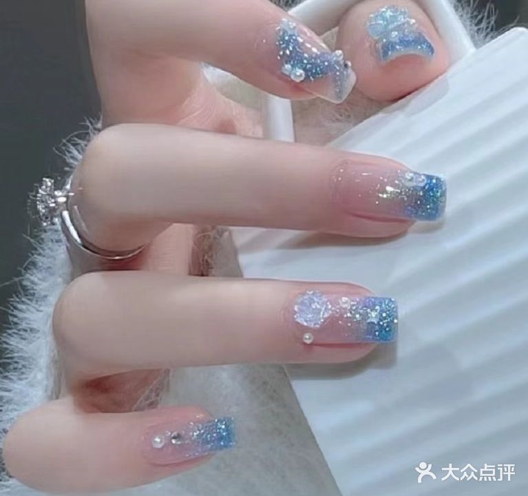 美缘纹绣美甲美容店