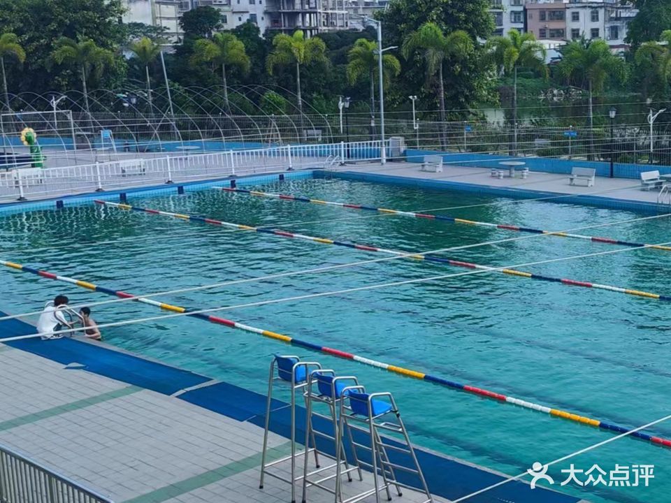 紫辉苑泓尾游泳池
