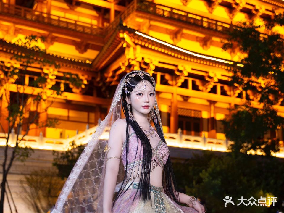 花酒小肆名族服饰