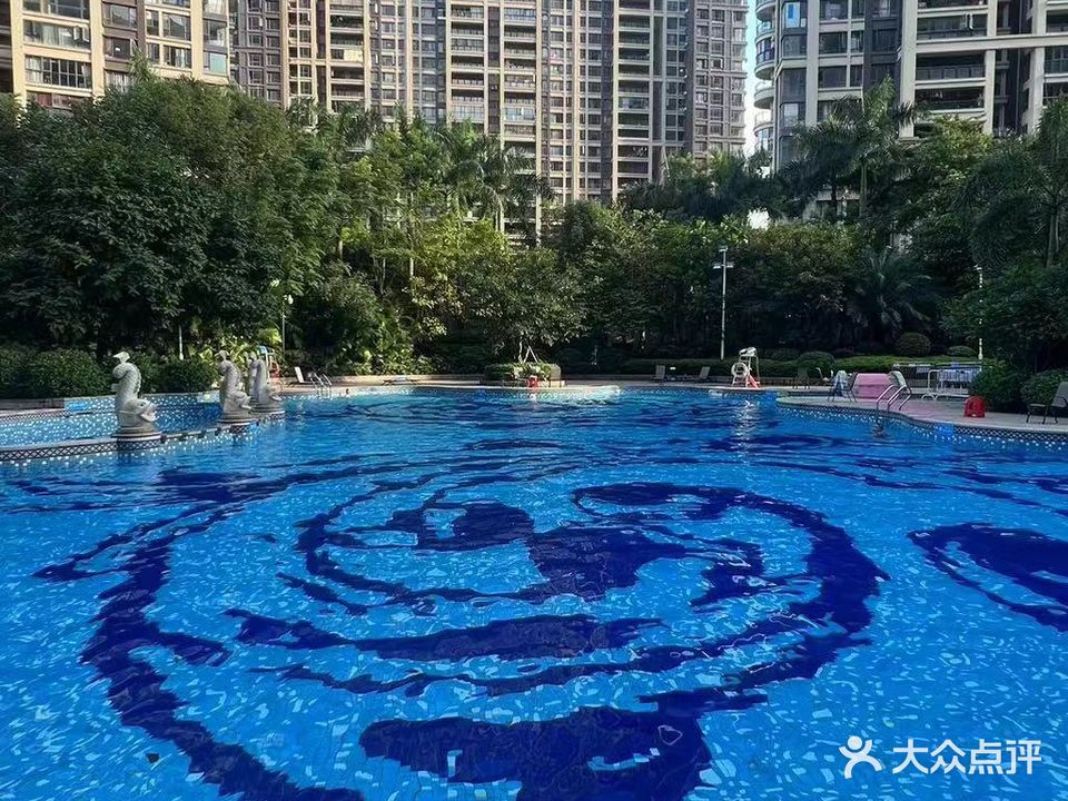 天悦龙庭游泳池