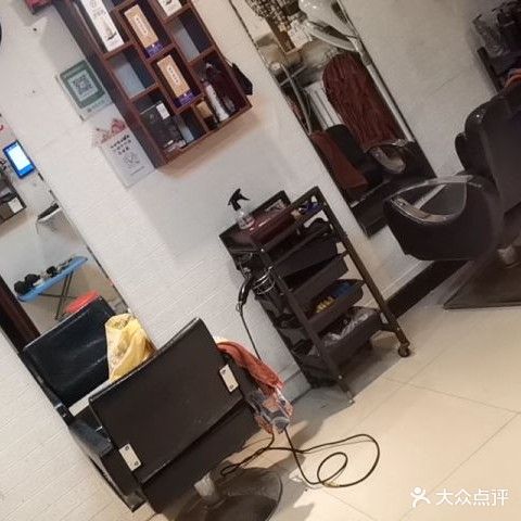 派艺美发纹身店店