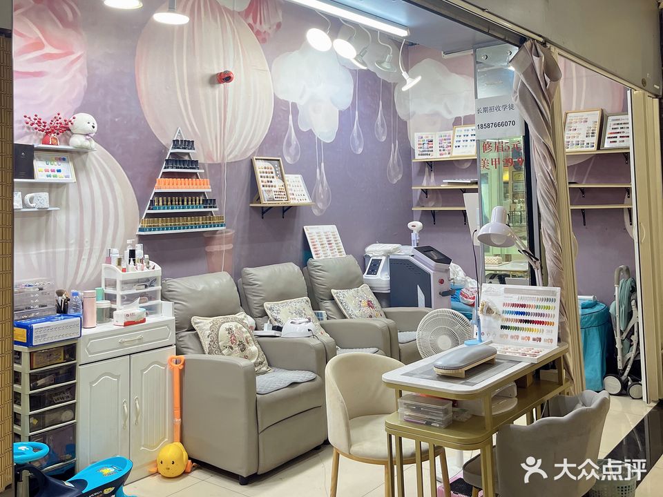 CGG美甲美睫美容(百盛购物中心西南商都店)