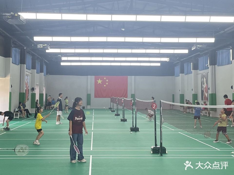 悦动羽毛球馆