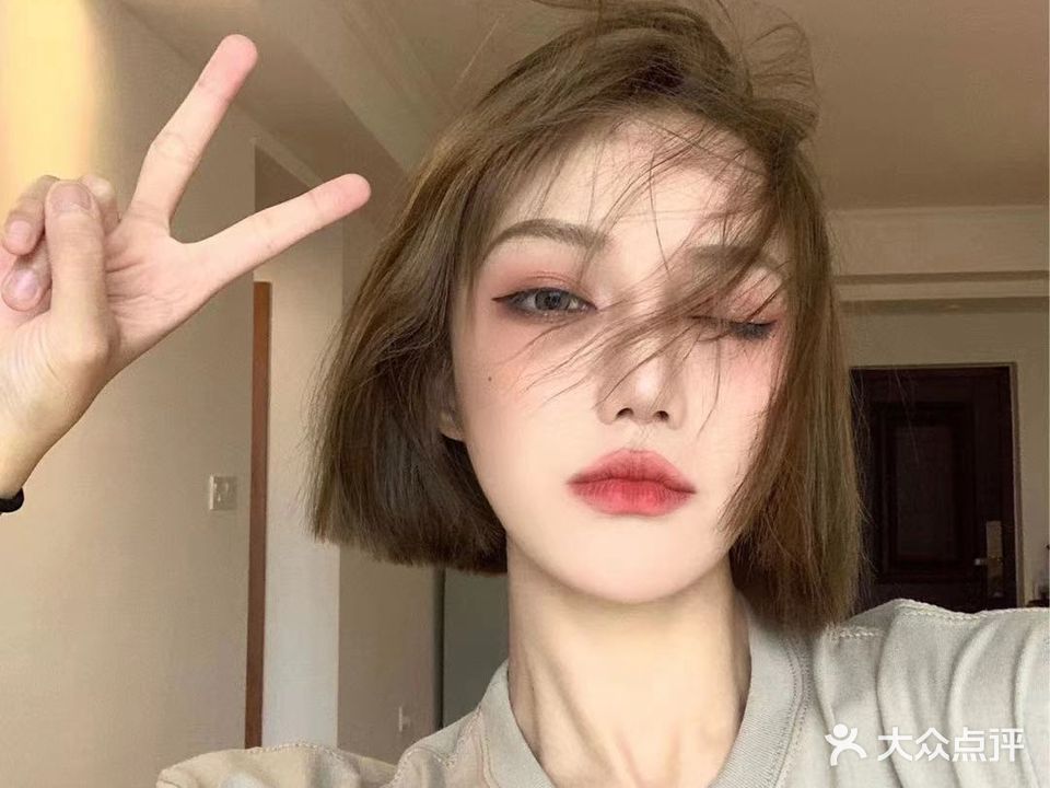 尤米美发烫染店