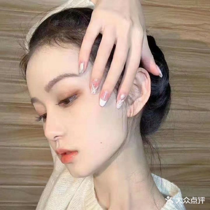 曼妮瑞尔