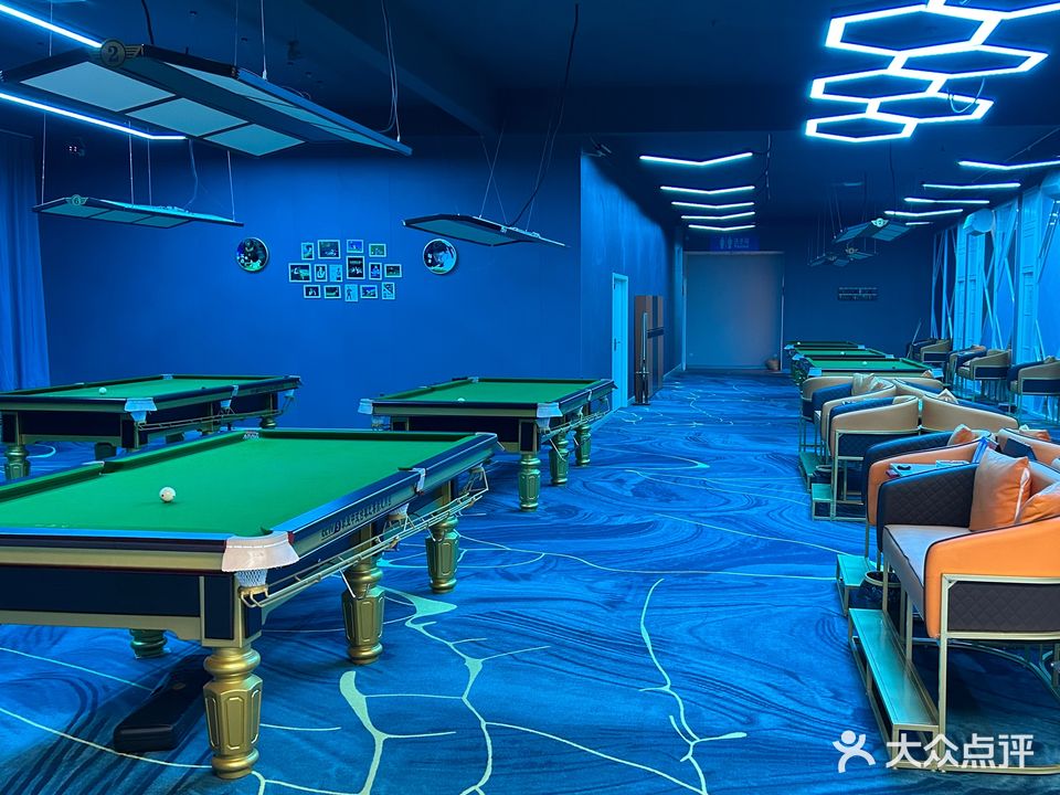 约8桌球棋牌会馆