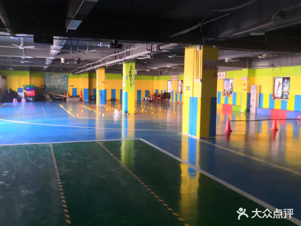 炫风划轮馆·溜冰场