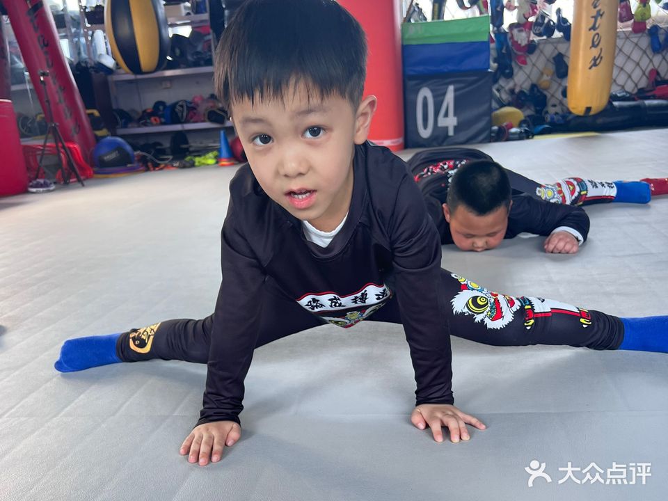 路成搏击