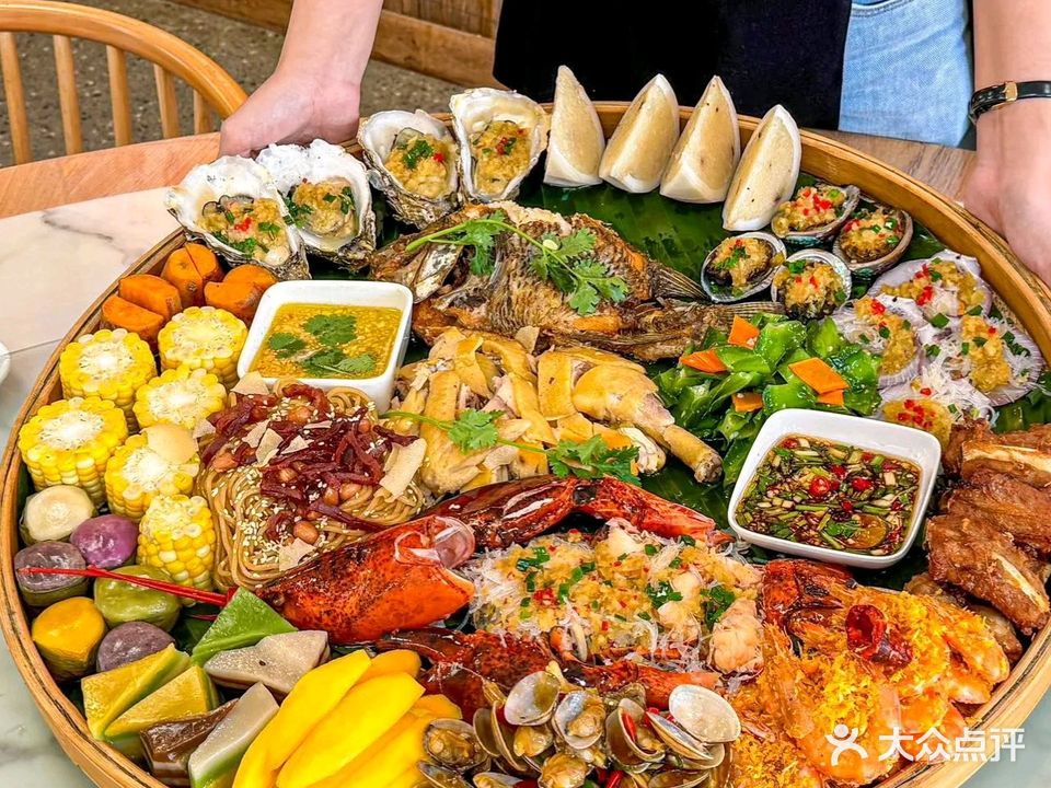 福湾渔村·香草鸭·簸箕饭(嘉佩乐万丽店)
