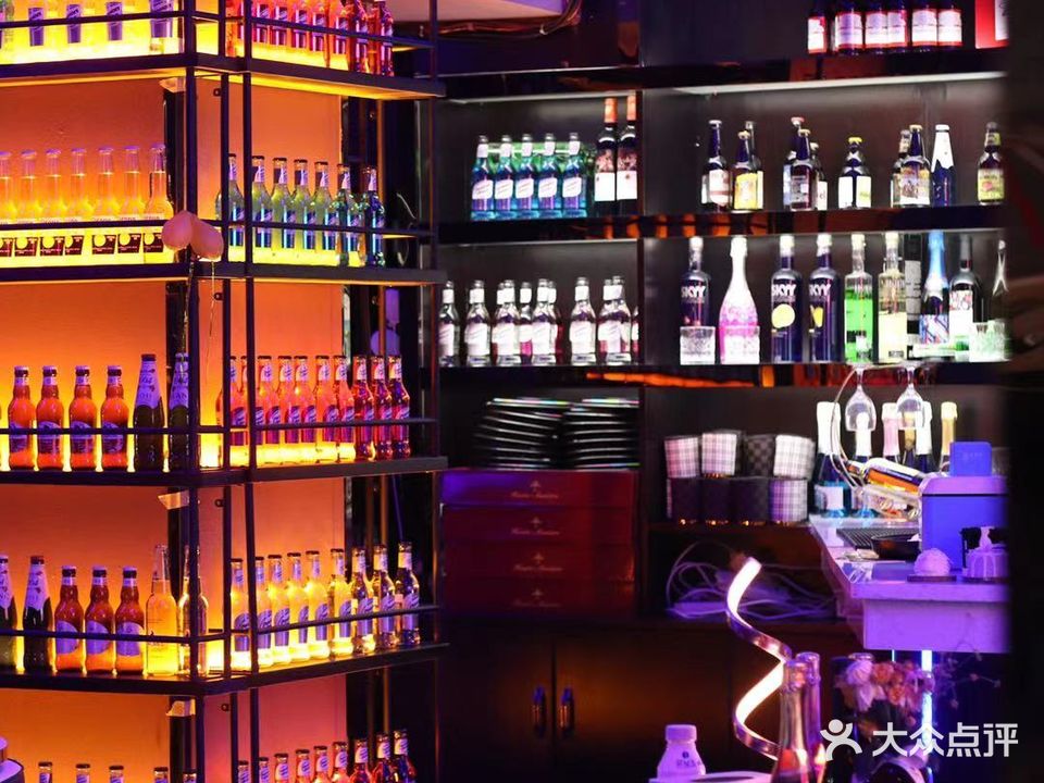 MOON精品主题清吧