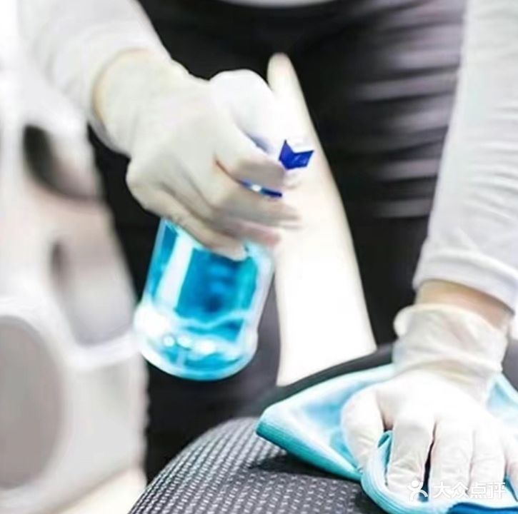 零公里车小二汽车养护工坊