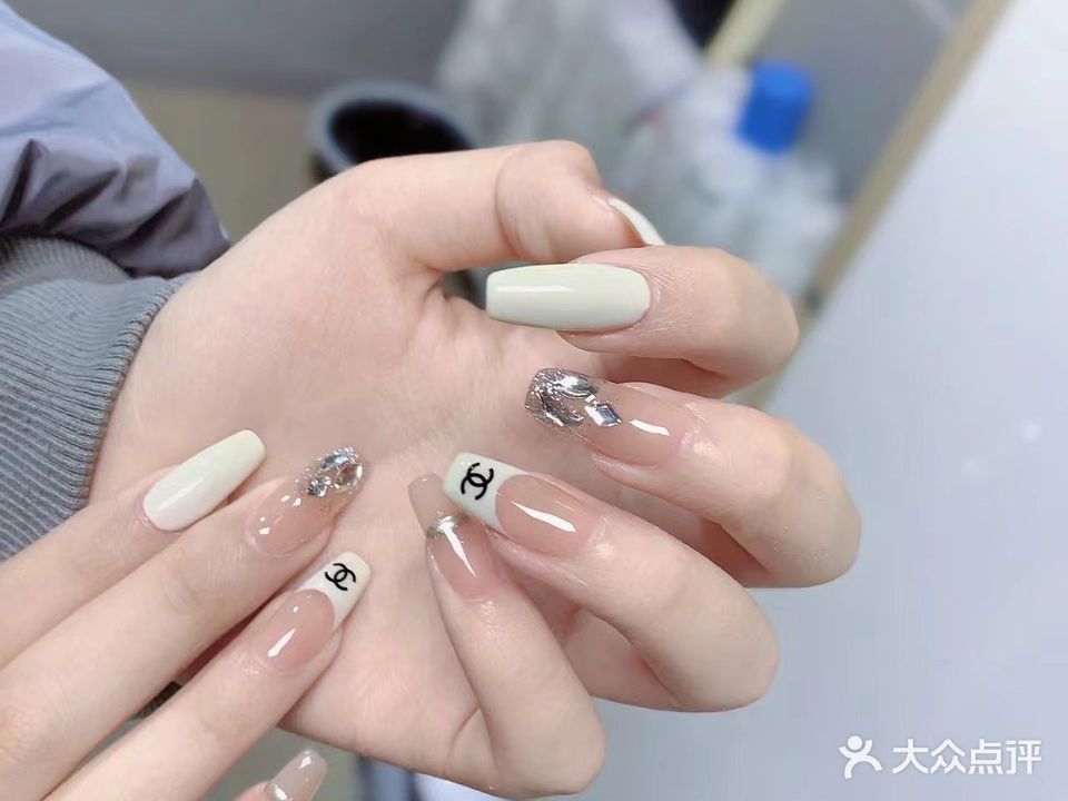 艺心美甲美睫