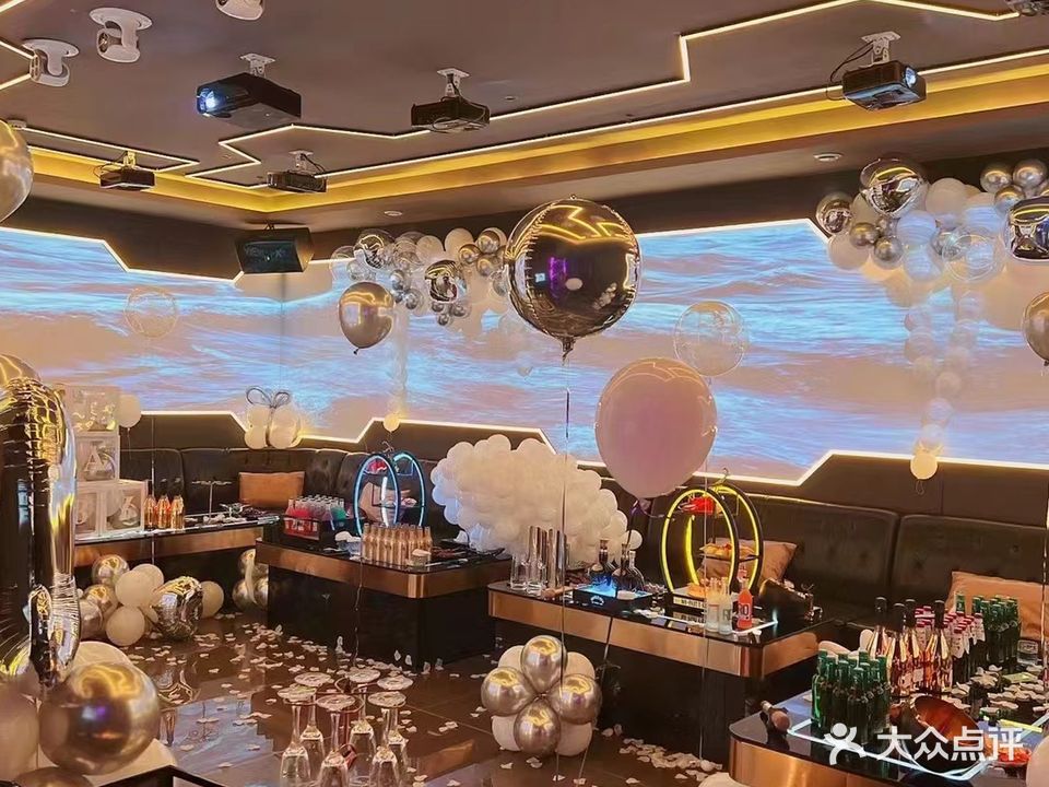 M8 PARTY KTV(万科淮海天地三街区店)