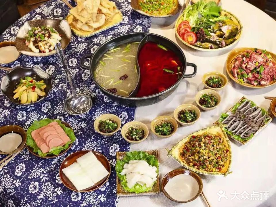 锦绣苗寨酸汤鱼酸汤牛肉