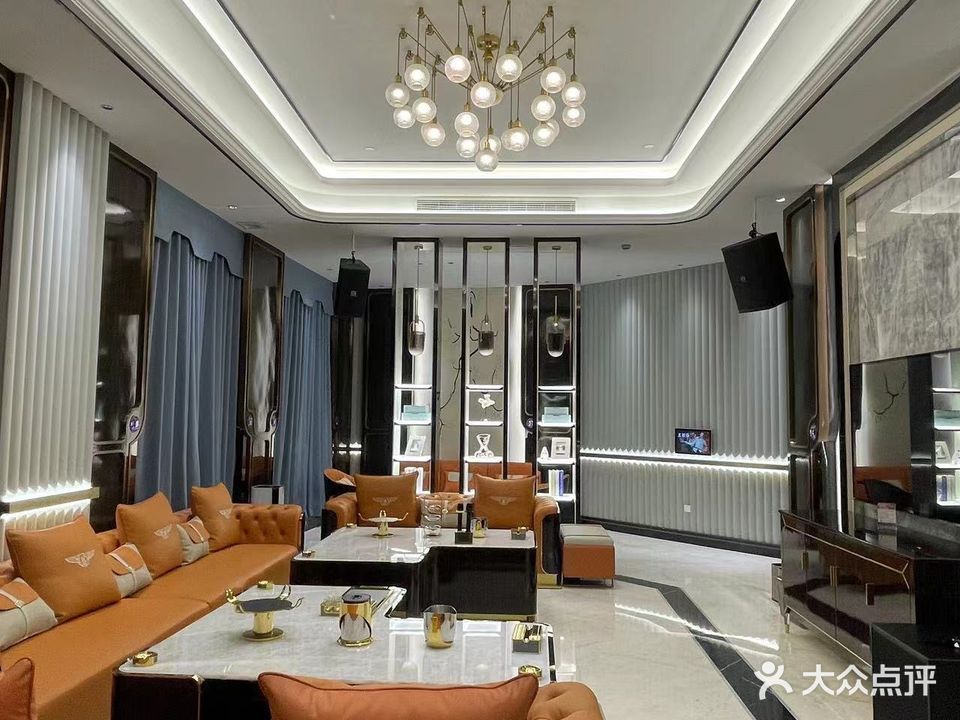 倾城俱乐部(钢铁大街店)