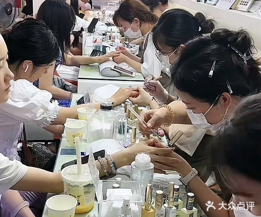 睫毛弯弯美甲美睫(德百店)