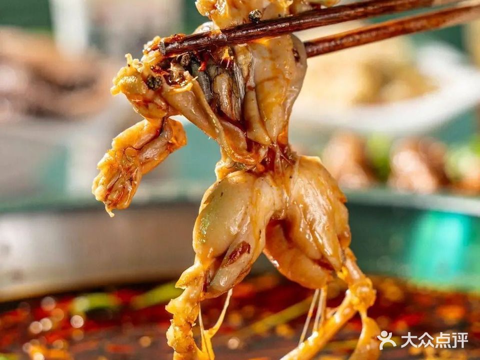 蛙厂长暴爽美蛙活鱼火锅(常德吾悦店)