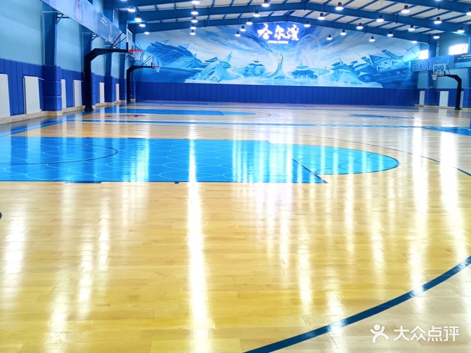 冰龙体育篮球馆