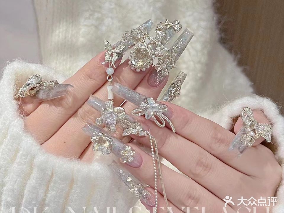 天姿美甲