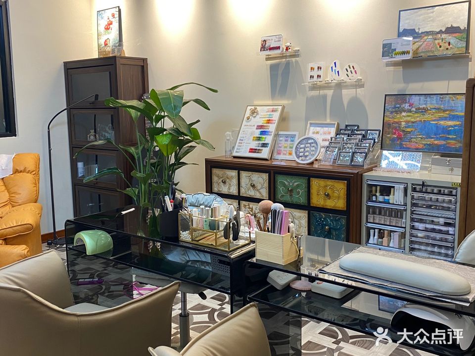 YUMOR·雨墨美甲小店