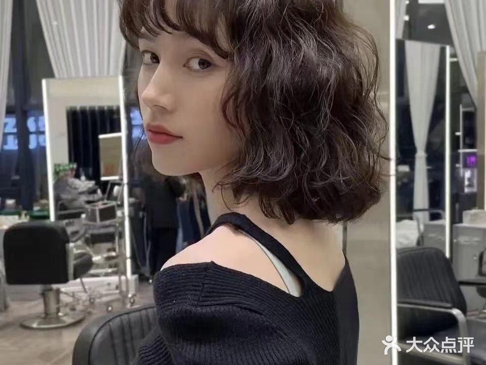 艾丝登专业美容美发形象店
