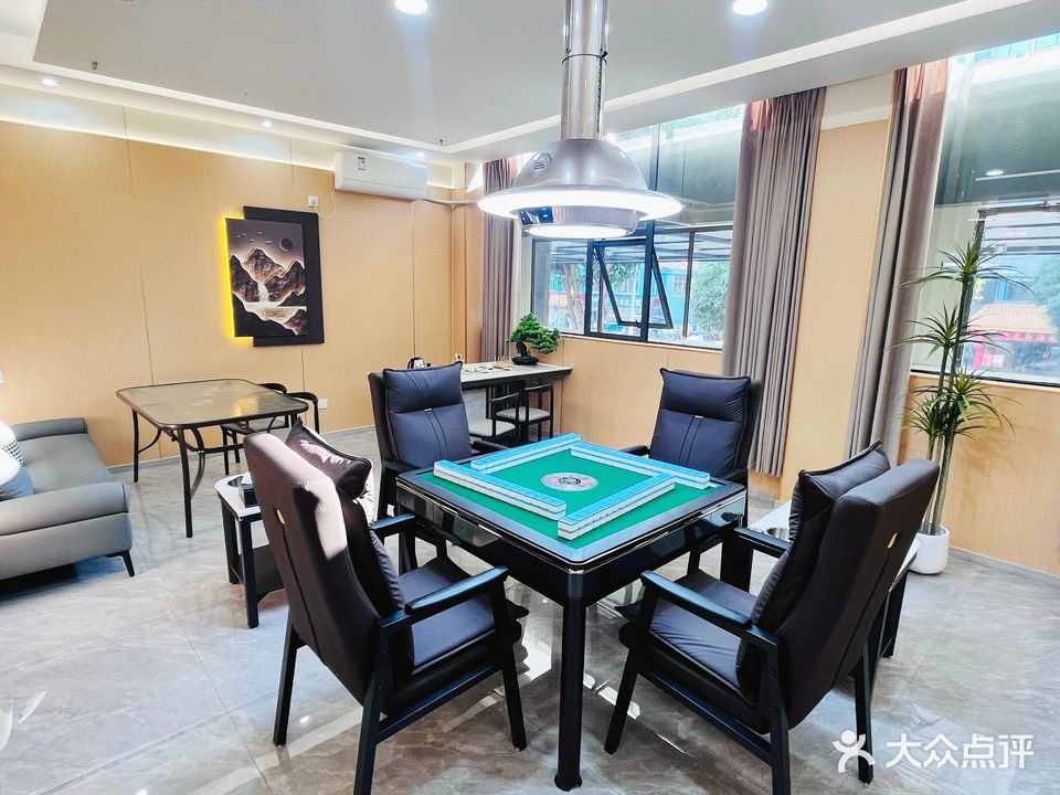 大鲨鱼棋牌(秀灵西大东门店)