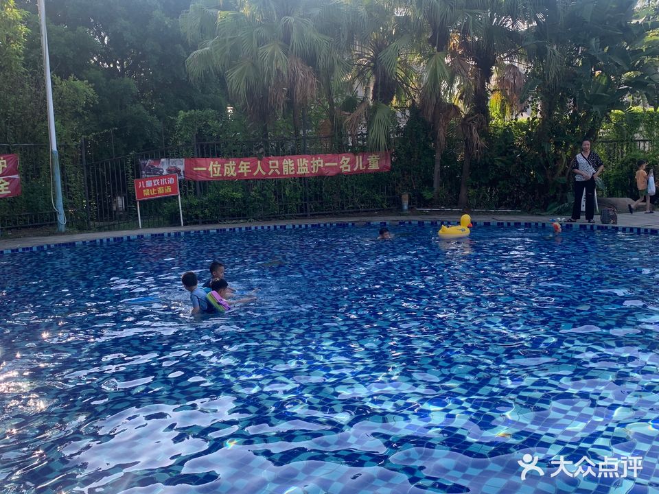 碧桂园游泳池