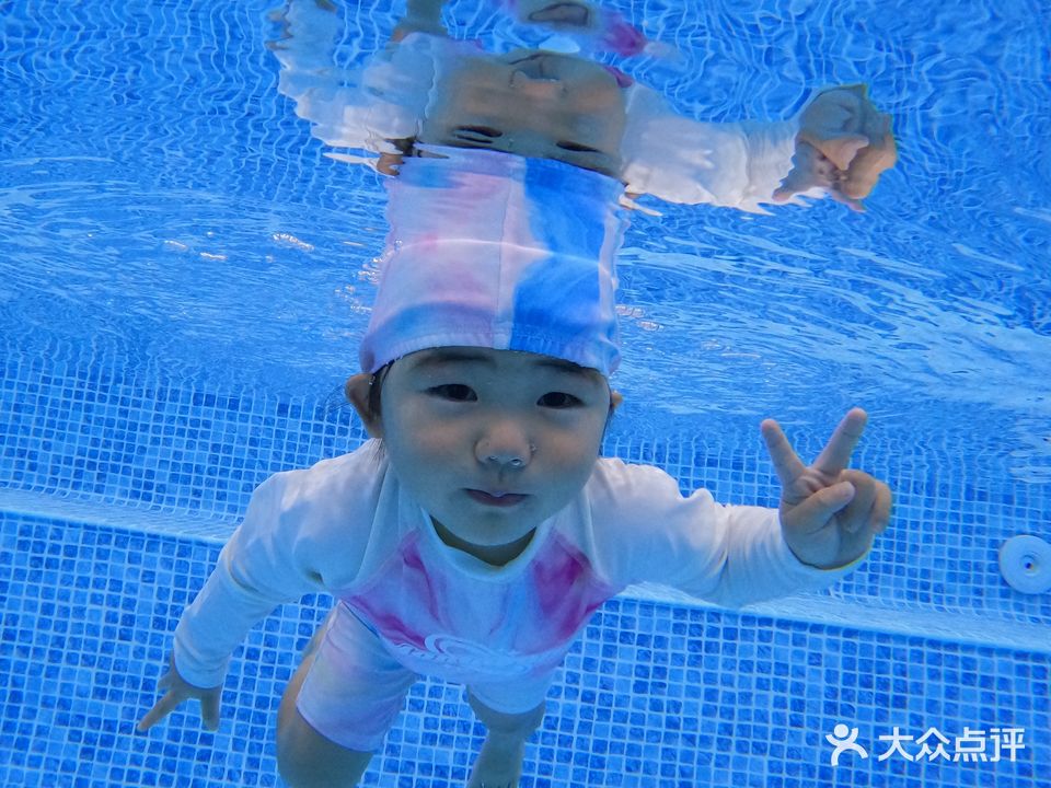 卓园水育婴幼儿防溺水自救又用训练馆
