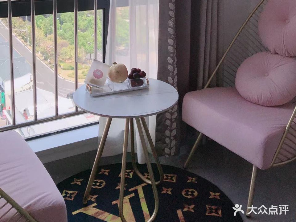 俏颜美容中心(中瑞商业广场店)