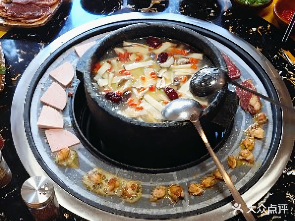滋补菌石锅居松茸石锅鸡