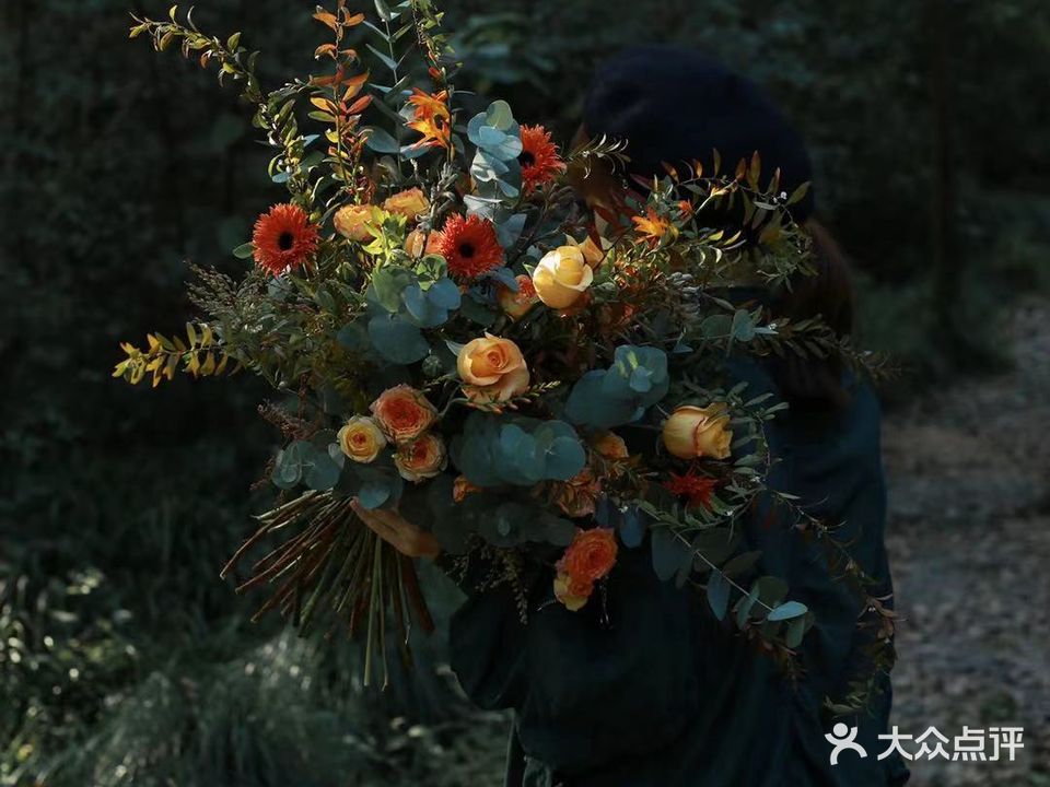 植颜植屿花艺生活馆(锦江花园店)