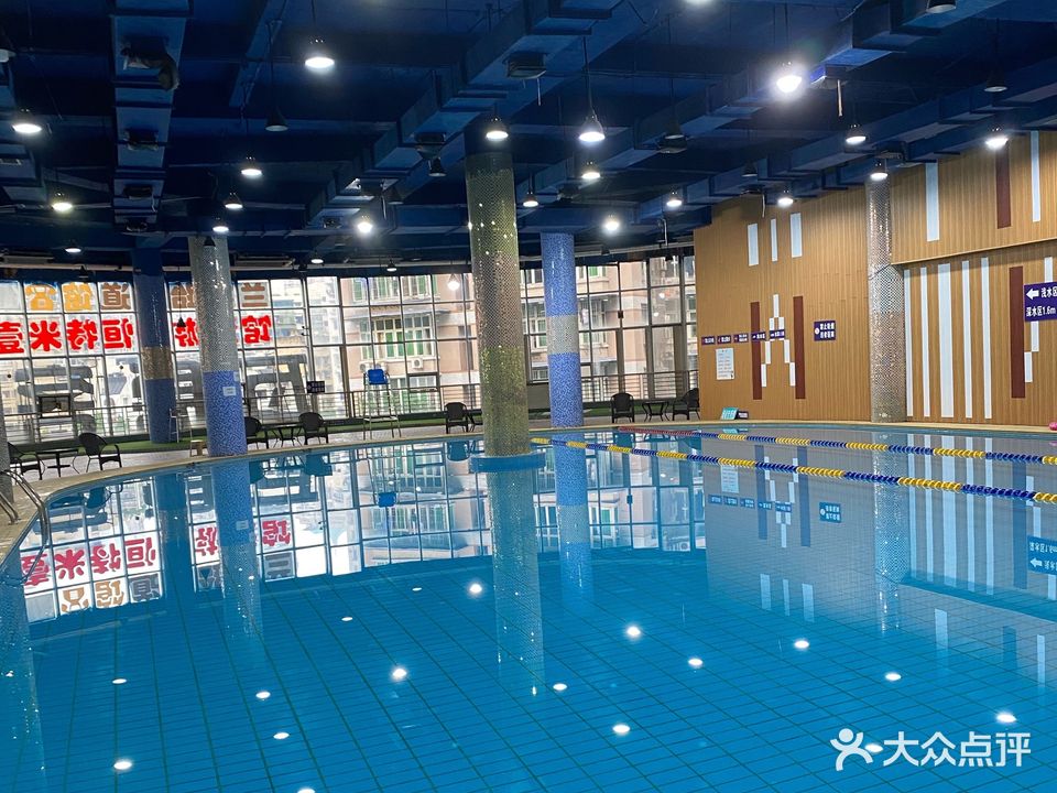 曹琴·LUCK游泳马俱部(巴渝世家店)