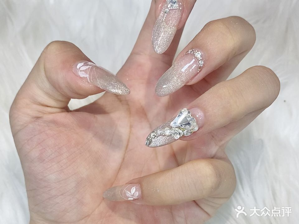 邱秋美容美甲店