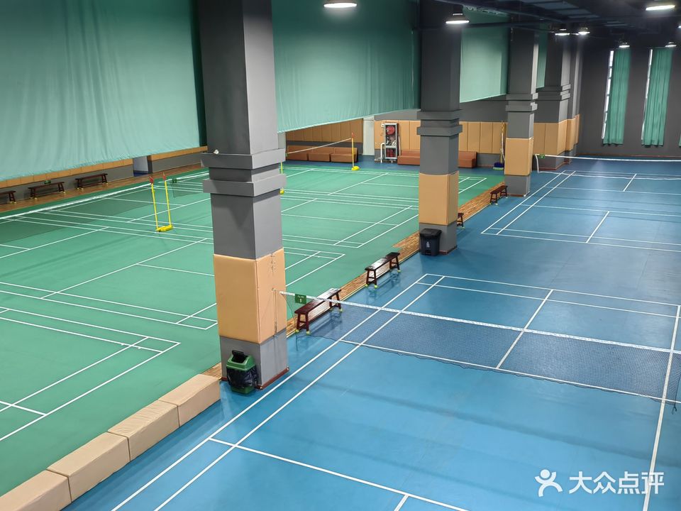 青橙羽毛球馆
