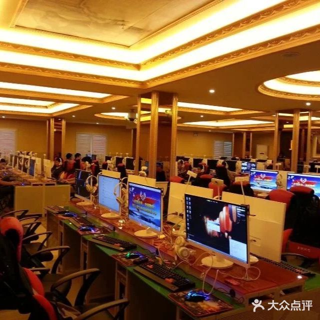 蓝色星球蓝吉网吧(蓝色蓝吉店)