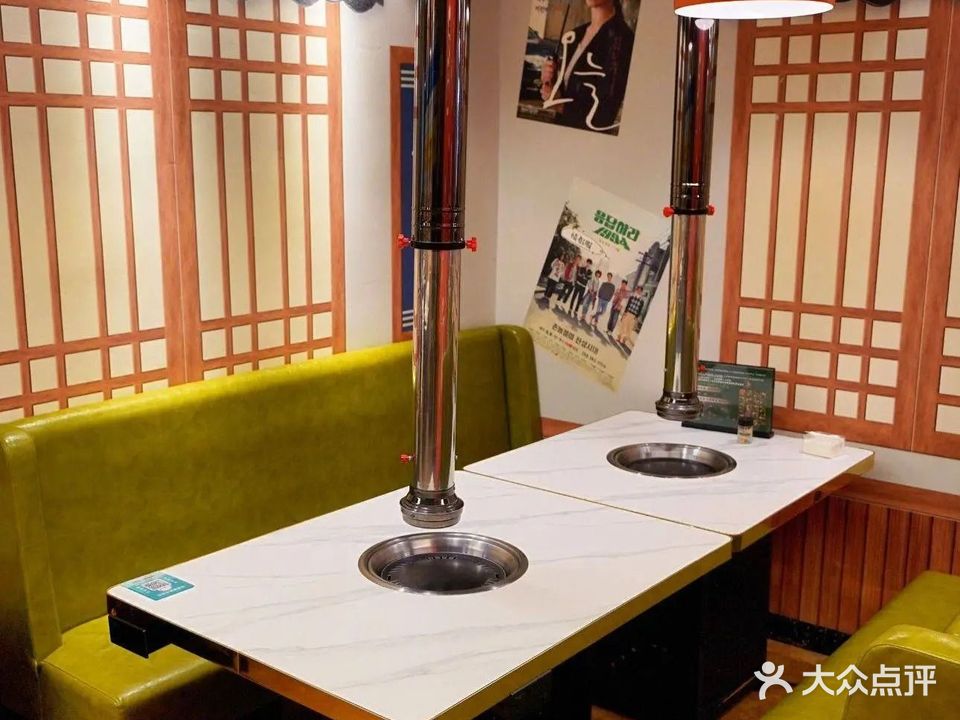 何熙屋韩式烤场东(万正彤云店)