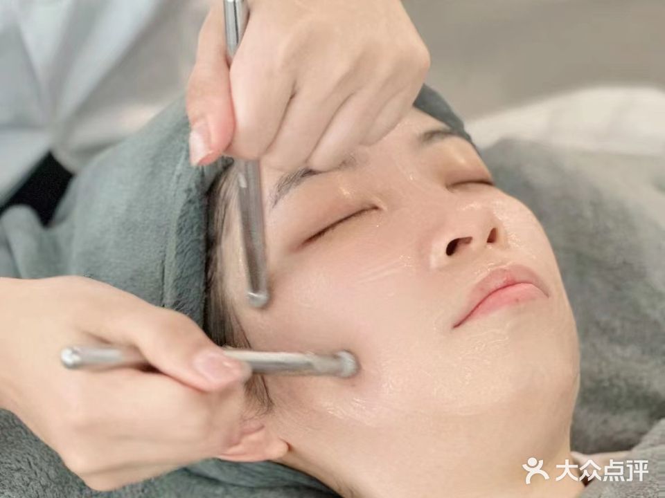 四月美容(中华东店)